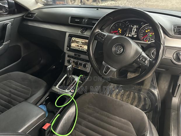 Volkswagen Passat 2013 Blue