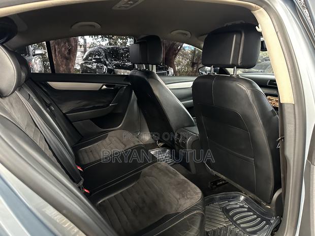 Volkswagen Passat 2013 Blue