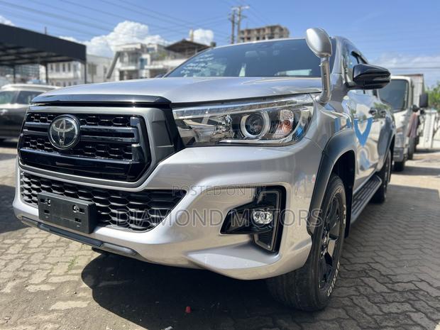 Toyota Hilux Revo Double Cab Deisel 2.8 AWD 2019 Gray