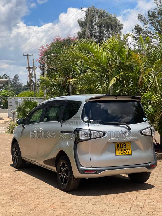 Toyota Sienta 2014 Silver