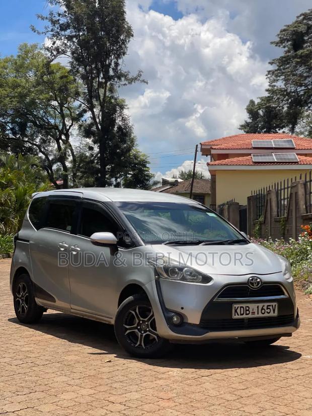 Toyota Sienta 2014 Silver