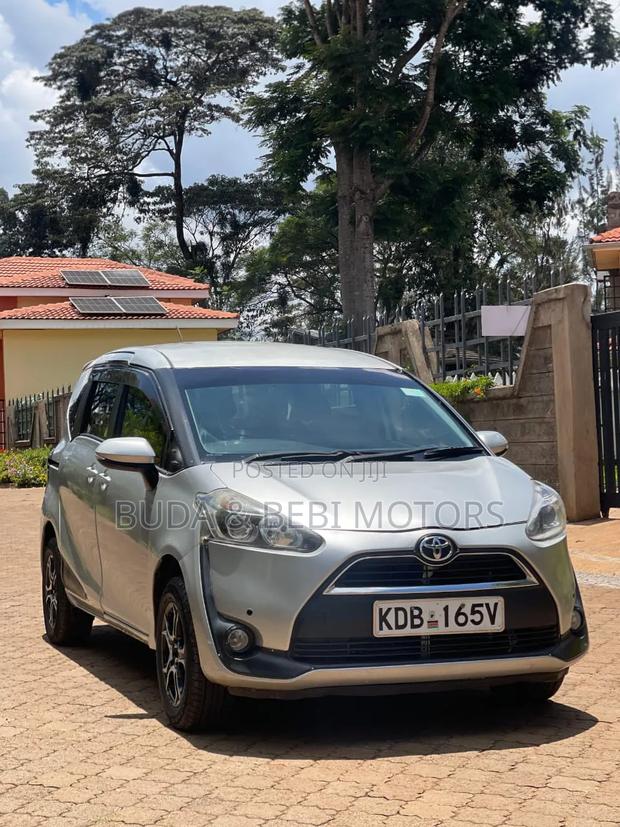 Toyota Sienta 2014 Silver