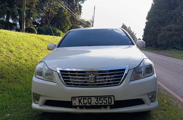 Toyota Crown 2011 White