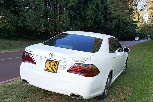 Toyota Crown 2011 White