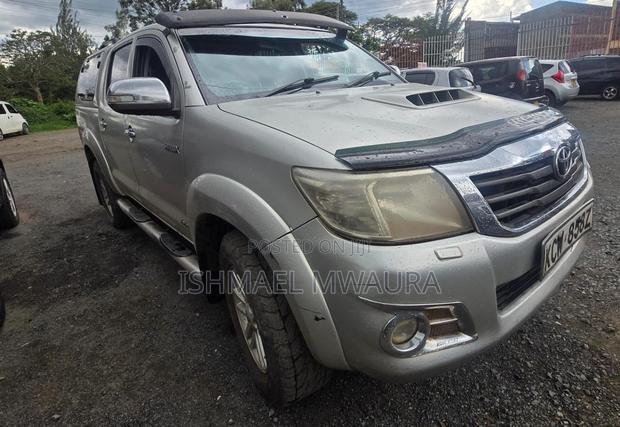 Toyota Hilux 3.0 D-4D 4x4 2012 Silver