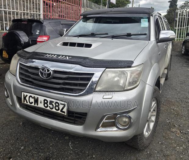 Toyota Hilux 3.0 D-4D 4x4 2012 Silver