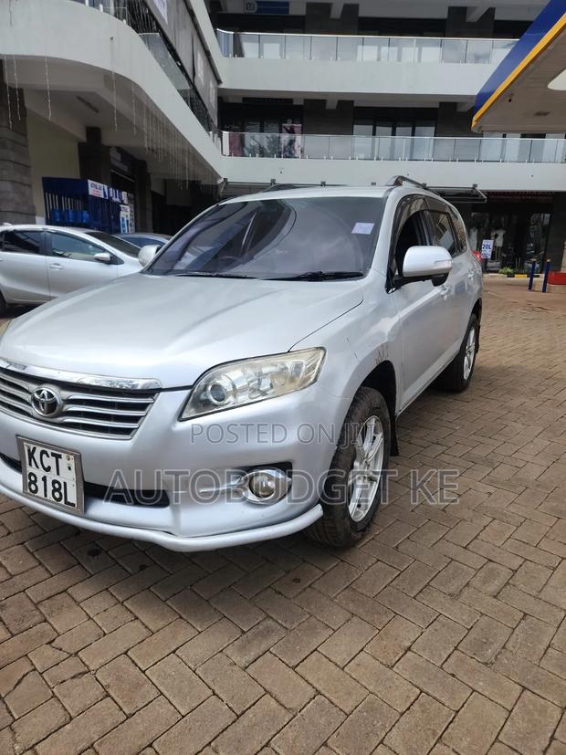 Toyota Vanguard 2011 Silver