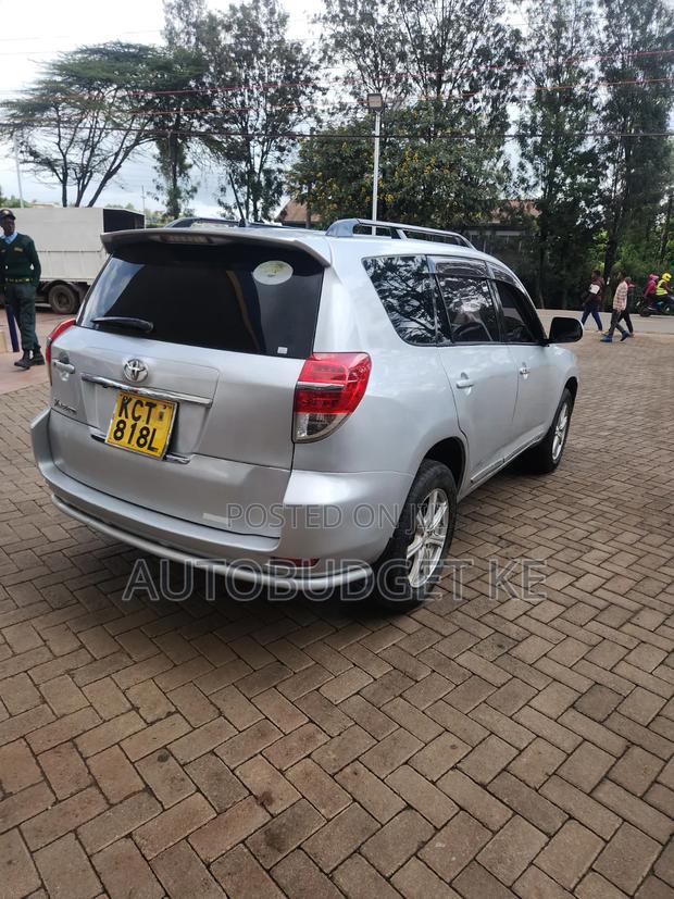 Toyota Vanguard 2011 Silver