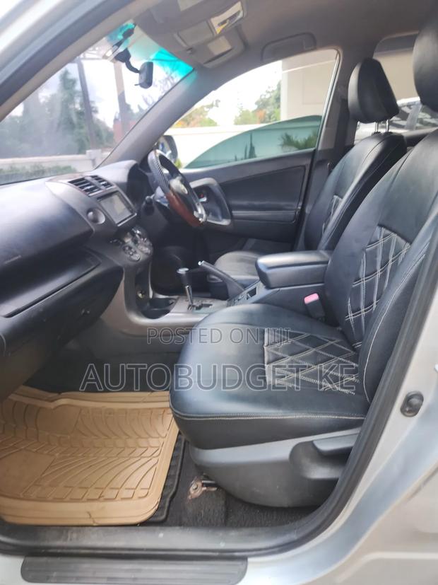 Toyota Vanguard 2011 Silver