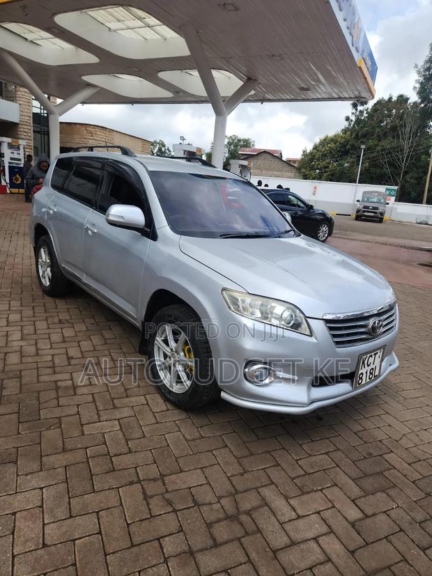 Toyota Vanguard 2011 Silver