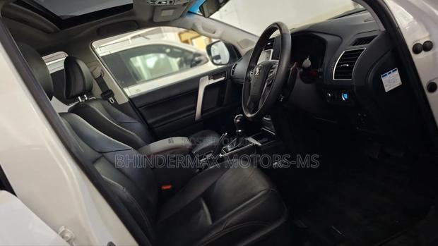 Toyota Land Cruiser Prado 2.8 2019 White