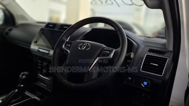 Toyota Land Cruiser Prado 2.8 2019 White