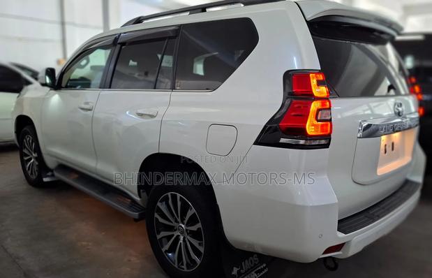 Toyota Land Cruiser Prado 2.8 2019 White
