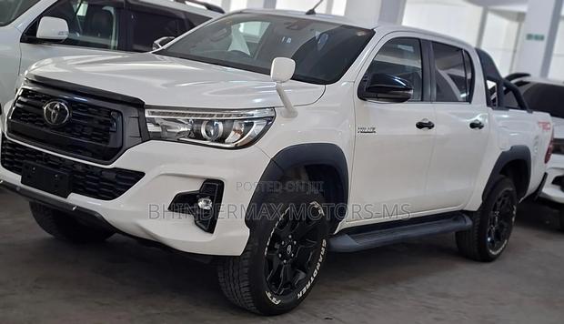 Toyota Hilux Revo Double Cab Deisel 2.4 AWD 2019 White