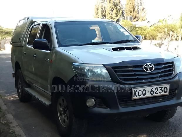 Toyota Hilux 2013 Silver