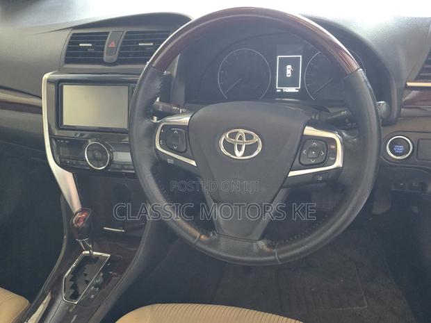 Toyota Premio 1.8 FWD 2019 Silver
