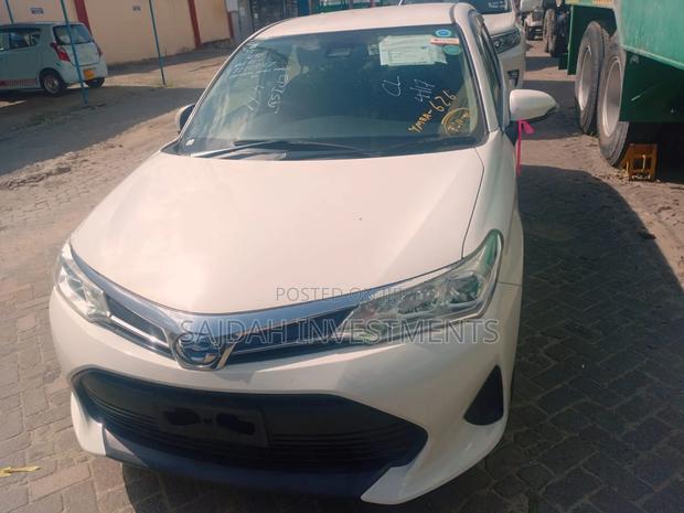 Toyota Corolla Fielder 1.5 Hybrid FWD 2019 White