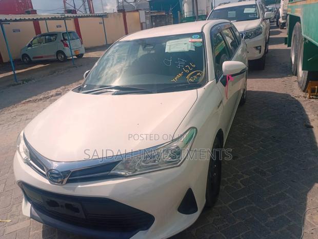 Toyota Corolla Fielder 1.5 Hybrid FWD 2019 White