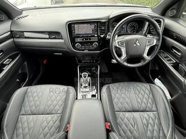 Mitsubishi Outlander PHEV 2019 Pearl