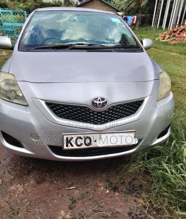 Toyota Belta 2011 Silver