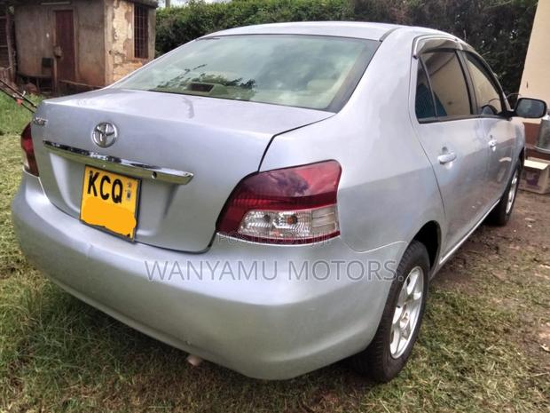 Toyota Belta 2011 Silver