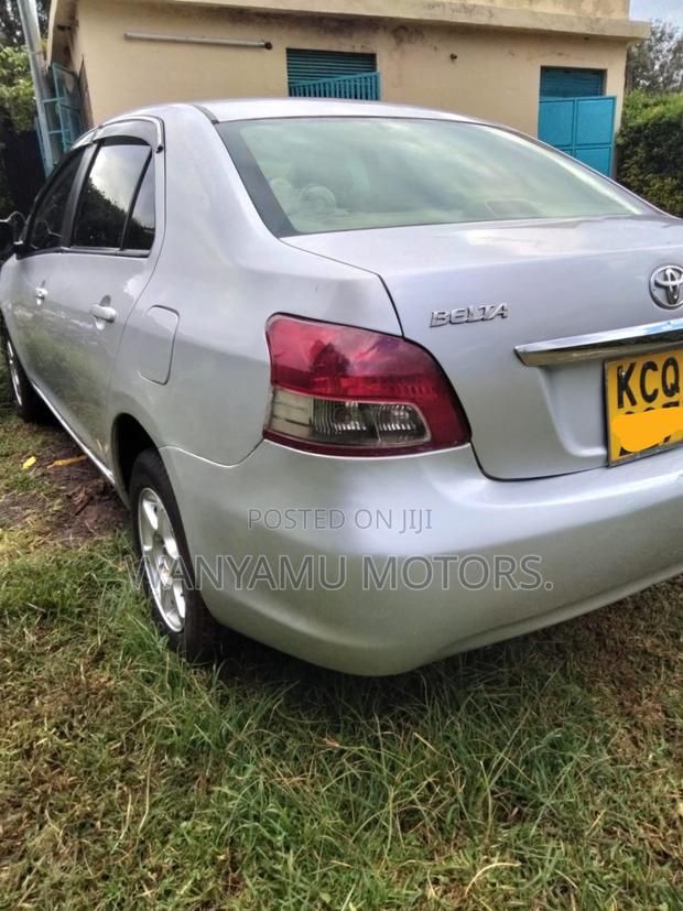 Toyota Belta 2011 Silver