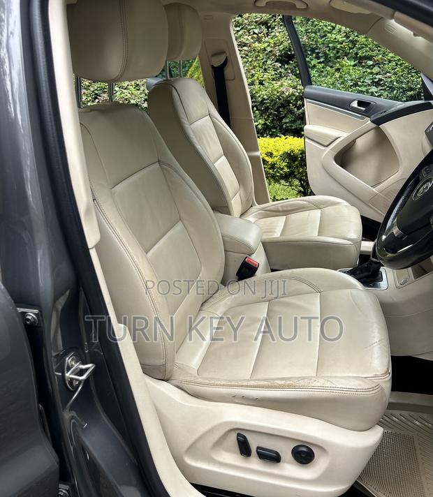 Volkswagen Tiguan SE 4Motion 4dr SUV AWD (2.0L 4cyl Turbo 6A) 2014 Gray