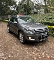 Volkswagen Tiguan SE 4Motion 4dr SUV AWD (2.0L 4cyl Turbo 6A) 2014 Gray for sale