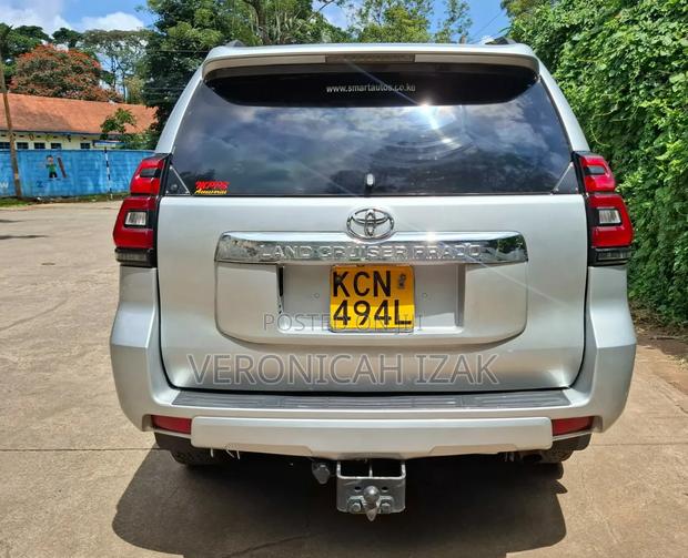 Toyota Land Cruiser Prado 2010 Silver