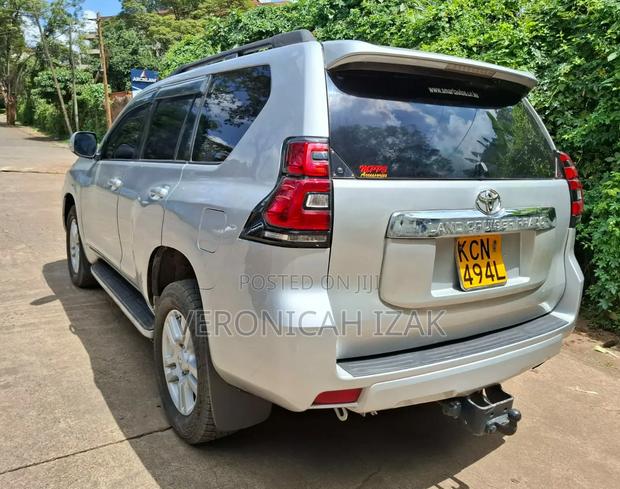 Toyota Land Cruiser Prado 2010 Silver