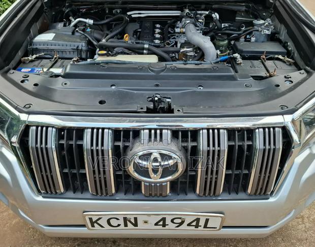 Toyota Land Cruiser Prado 2010 Silver