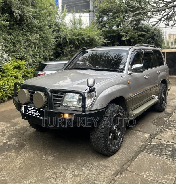 Toyota Land Cruiser 2000 Silver