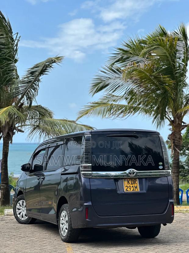 Toyota Voxy 2017 Black