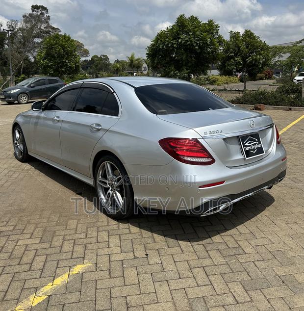 Mercedes-Benz E220 2016 Silver
