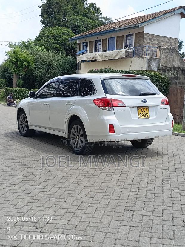 Subaru Outback 2011 White