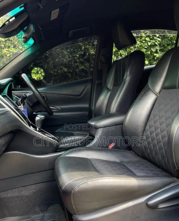 Toyota Harrier 2.0 2018 Black