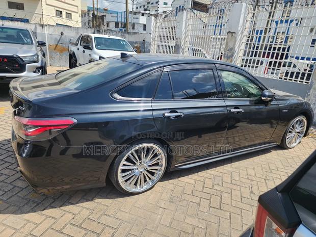 Toyota Crown 2019 Black
