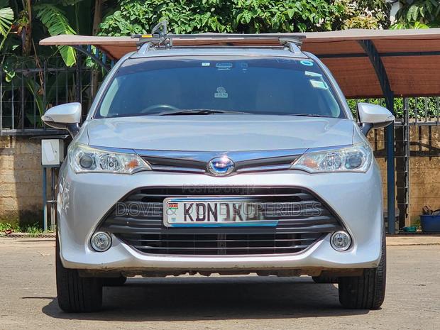 Toyota Corolla Fielder 1.5 Hybrid FWD 2017 Silver