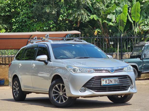 Toyota Corolla Fielder 1.5 Hybrid FWD 2017 Silver