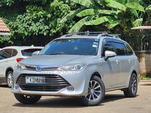 Toyota Corolla Fielder 1.5 Hybrid FWD 2017 Silver