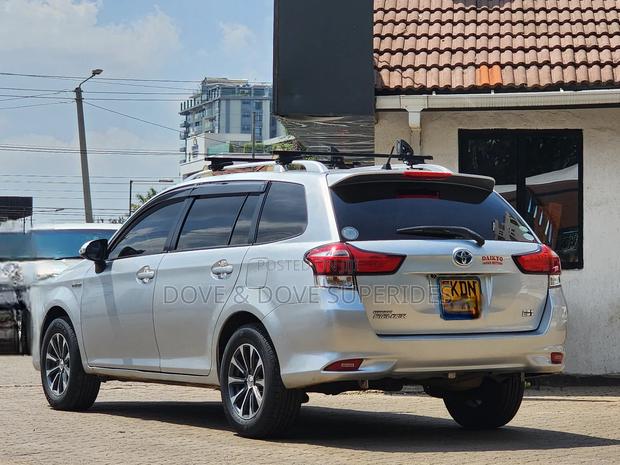 Toyota Corolla Fielder 1.5 Hybrid FWD 2017 Silver