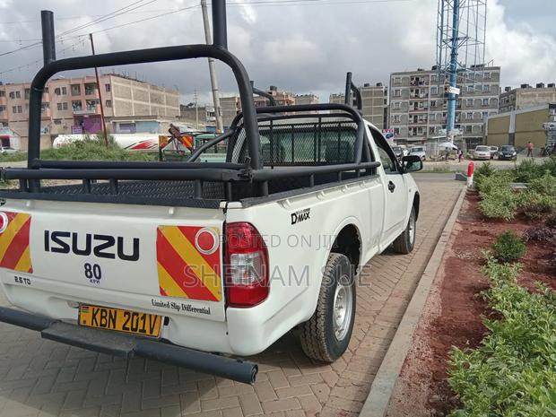 Isuzu D-MAX 2010 White