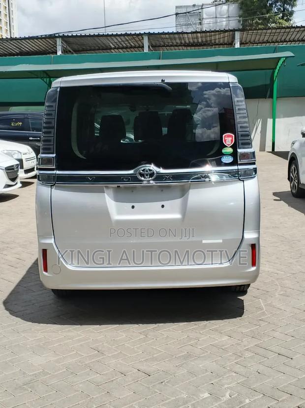 Toyota Voxy 2019 Silver