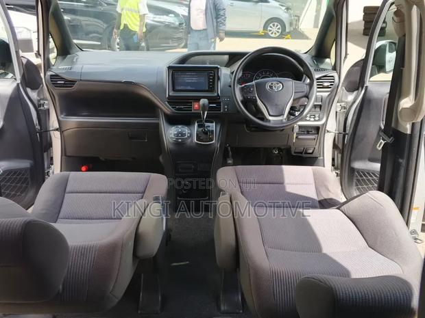 Toyota Voxy 2019 Silver
