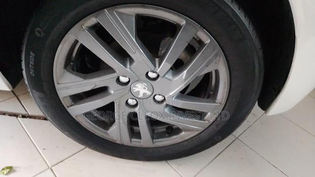 Peugeot 208 2021 White