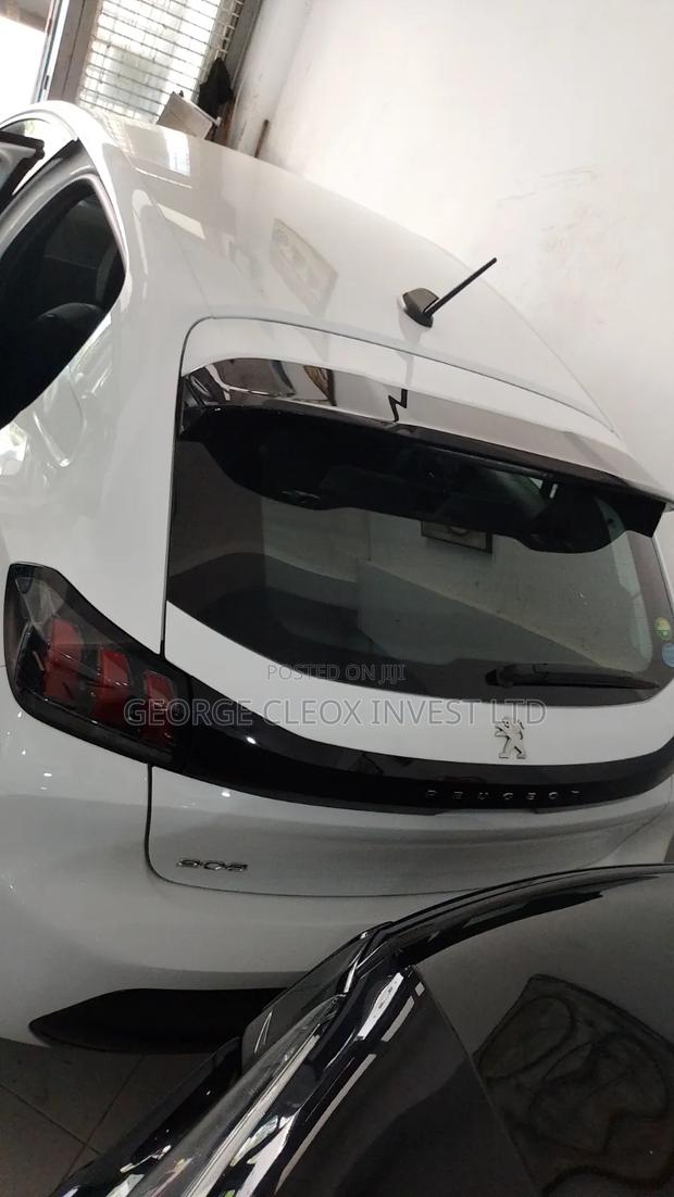 Peugeot 208 2021 White