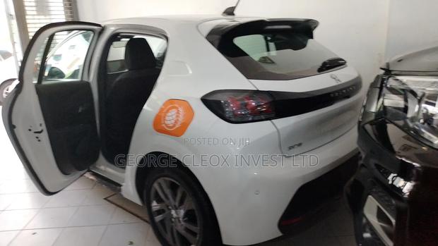 Peugeot 208 2021 White
