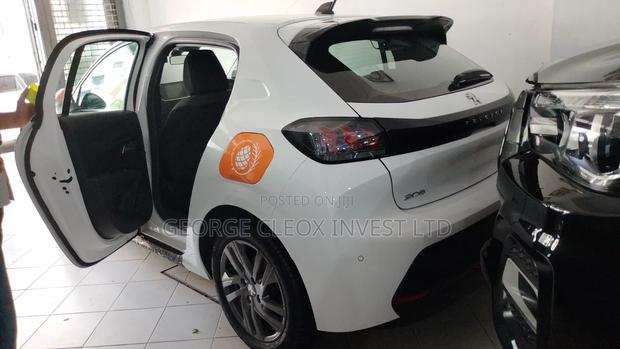 Peugeot 208 2021 White