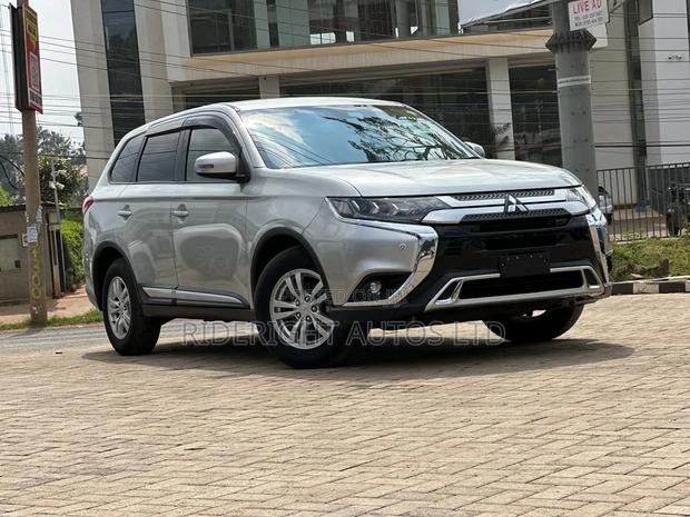 Mitsubishi Outlander 2019 Silver