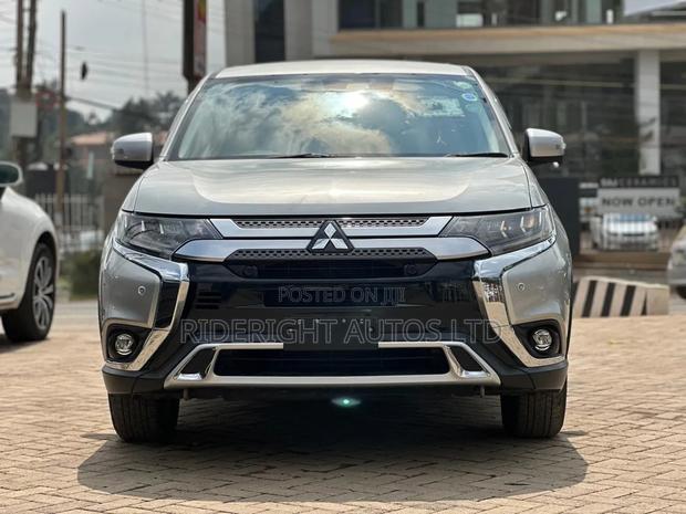 Mitsubishi Outlander 2019 Silver